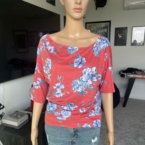 Ladies floral 3/4 sleeve top